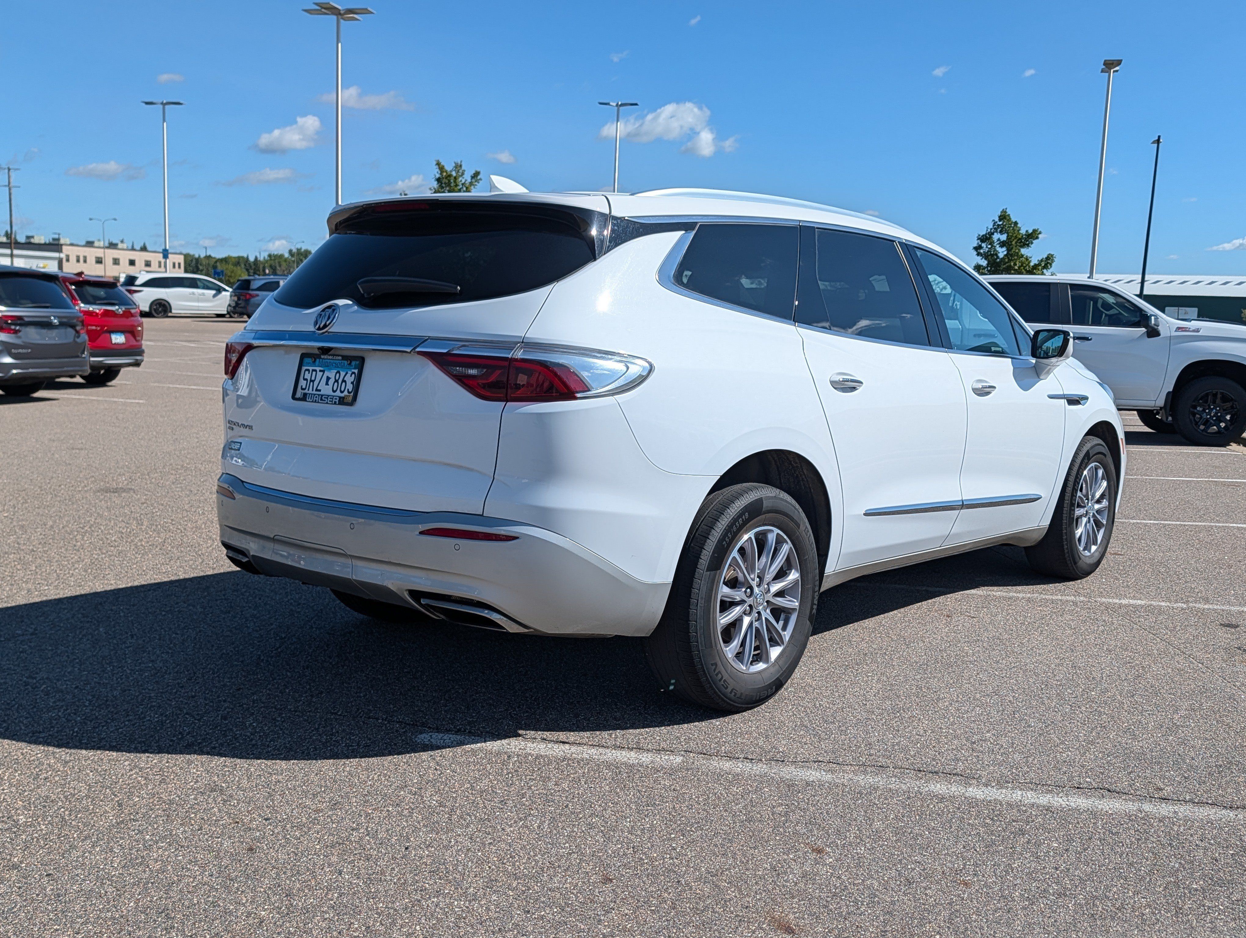 Used 2023 Buick Enclave Essence AWD/4WD image 4