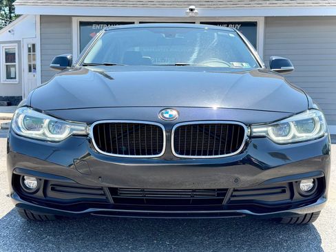 Used 2018 BMW 320i xDrive Sedan w/ Convenience Package AWD/4WD image 19