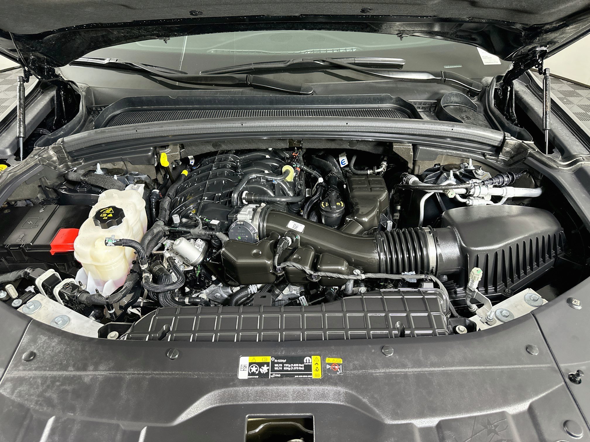 Used 2025 Jeep Grand Cherokee Altitude AWD/4WD image 36