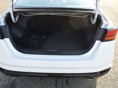 Used 2024 Nissan Altima 2.5 SR w/ SR Premium Package AWD/4WD image 6