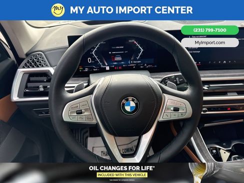 Used 2024 BMW X7 xDrive40i w/ Premium Package image 16