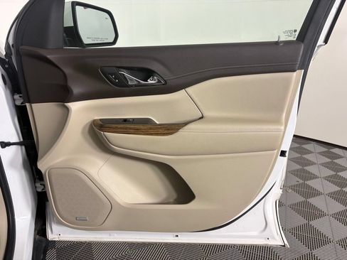 Used 2019 GMC Acadia Denali w/ Technology Package FWD image 40