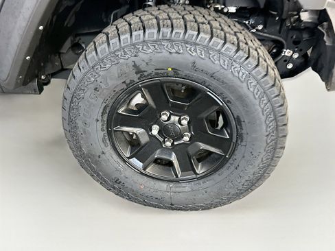 Used 2022 Jeep Gladiator Mojave w/ Cold Weather Group AWD/4WD image 11