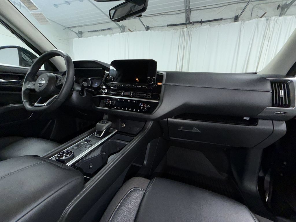 Used 2024 Nissan Pathfinder SL AWD/4WD image 22
