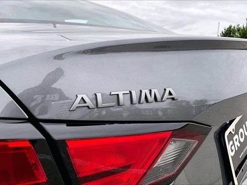 Used 2025 Nissan Altima 2.5 SV FWD image 10