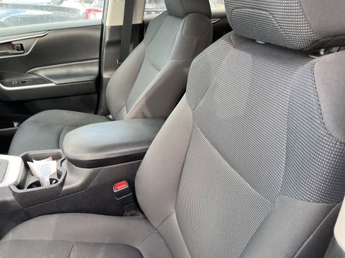 Used 2021 Toyota RAV4 LE w/ Carpet Mat Package (TMS) image 23