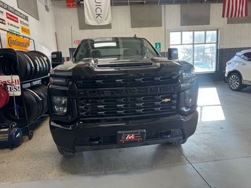Used 2023 Chevrolet Silverado 2500 Custom w/ Custom Value Package image 2