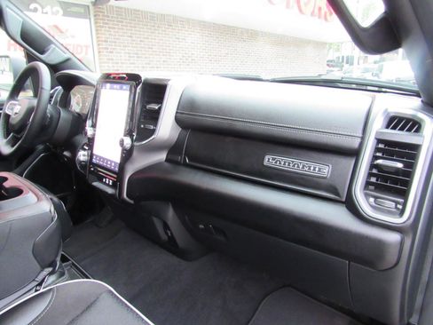 Used 2025 RAM 1500 Laramie AWD/4WD image 36