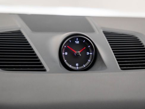 Certified 2022 Porsche Cayenne Platinum Edition image 30