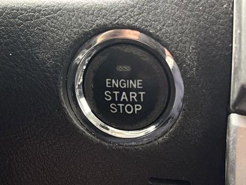 Used 2015 Toyota 4Runner Limited image 18