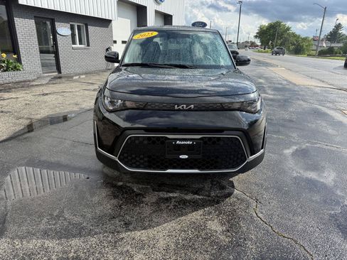 Used 2025 Kia Soul LX FWD image 3
