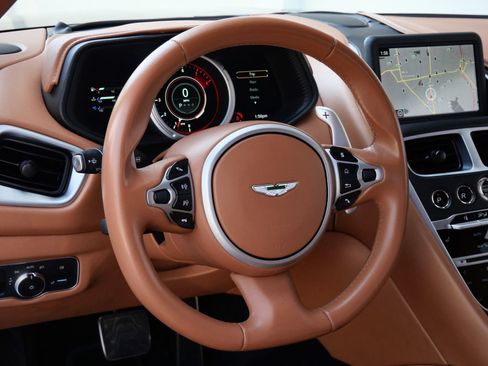 Used 2020 Aston Martin DB11 Coupe image 17