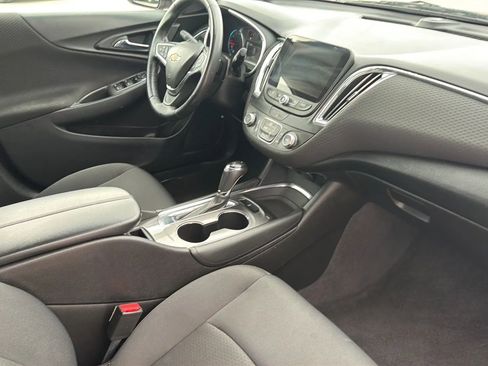 Used 2017 Chevrolet Malibu LT FWD image 73