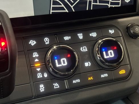 New 2026 Land Rover Defender 110 OCTA image 21