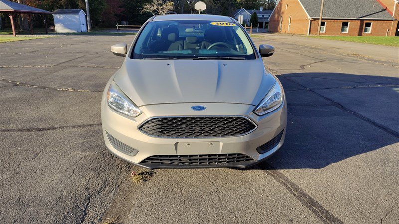 Used 2016 Ford Focus SE w/ SE Power Seat Package FWD image 2