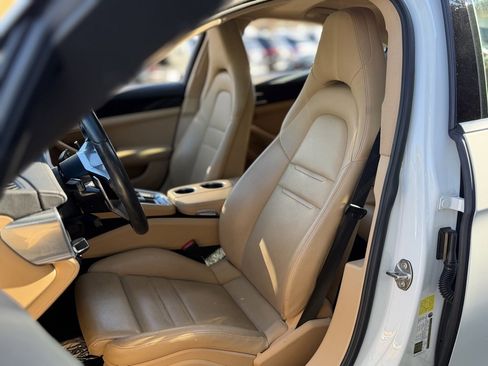 Used 2020 Porsche Panamera image 26