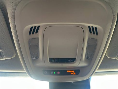 Used 2023 Buick Envision Essence image 18