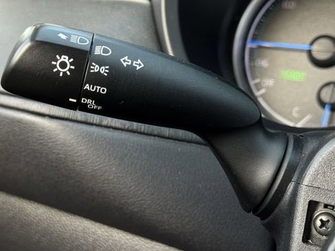 Used 2022 Toyota Venza LE image 20