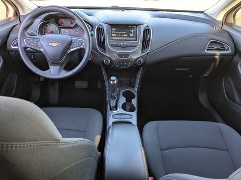 Used 2017 Chevrolet Cruze LT w/ Convenience Package image 31