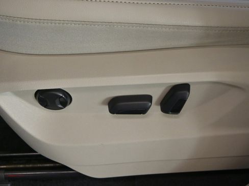 Used 2019 Volkswagen Atlas SE w/ Panoramic Sunroof Package image 9