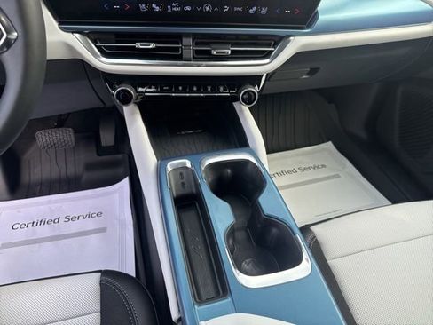 New 2025 Chevrolet Equinox EV LT w/ Convenience Package II FWD image 17