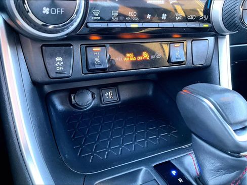 Used 2023 Toyota RAV4 SE image 27