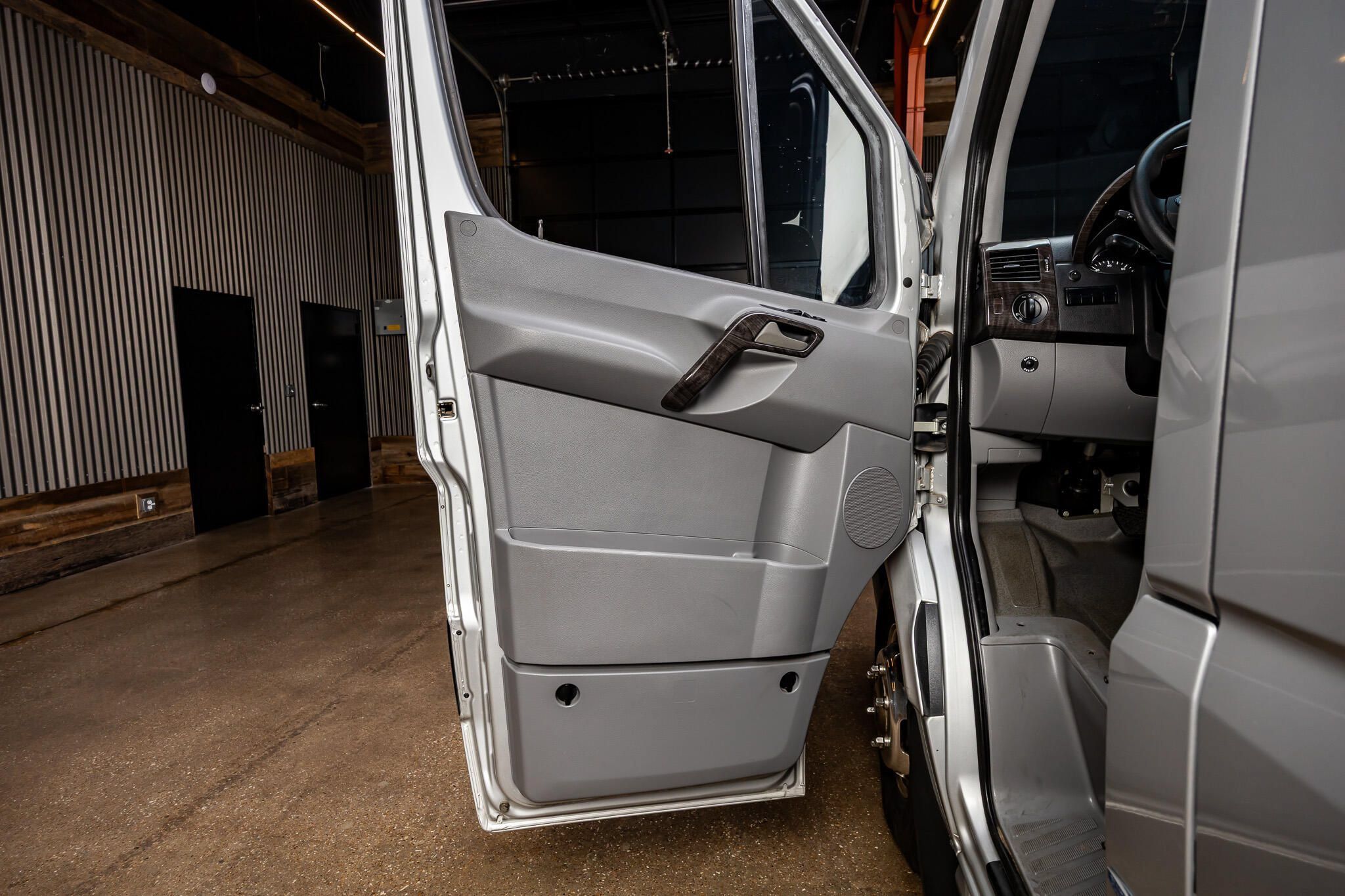 Used 2015 Mercedes-Benz Sprinter 3500 image 45