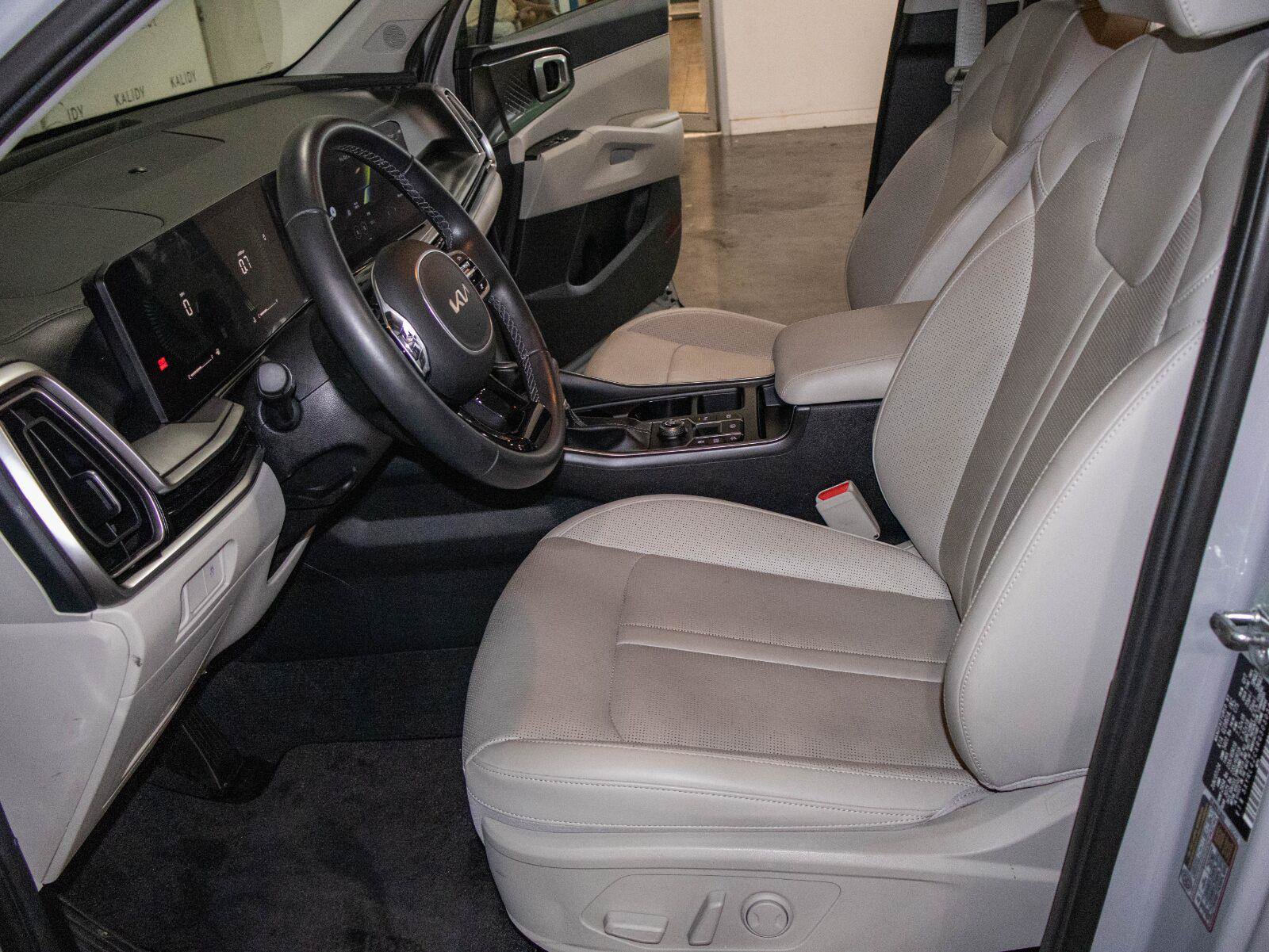 Used 2024 Kia Sorento S FWD image 8