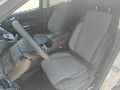 Used 2017 Ford Escape SE w/ Equipment Group 201A image 5