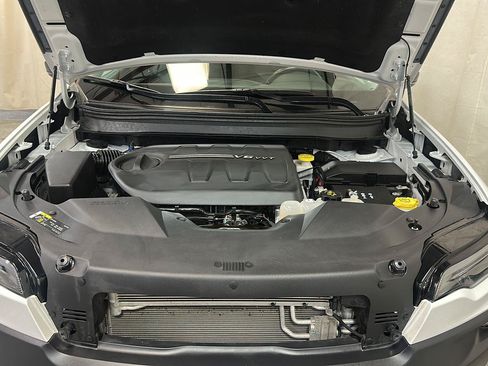 Used 2019 Jeep Cherokee Trailhawk w/ Cold Weather Group AWD/4WD image 14