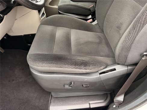 Used 2019 Dodge Grand Caravan SE image 11