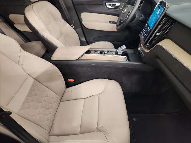 Certified 2026 Volvo XC60 B5 Plus AWD/4WD image 3