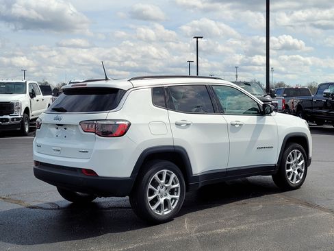 Used 2022 Jeep Compass Latitude image 4