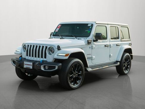 Used 2023 Jeep Wrangler Unlimited Sahara w/ Cold Weather Group AWD/4WD image 3