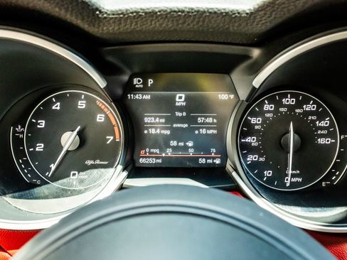 Used 2021 Alfa Romeo Stelvio Ti AWD/4WD image 18