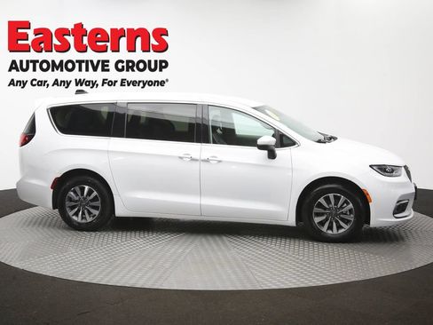 Used 2023 Chrysler Pacifica Touring-L FWD image 49