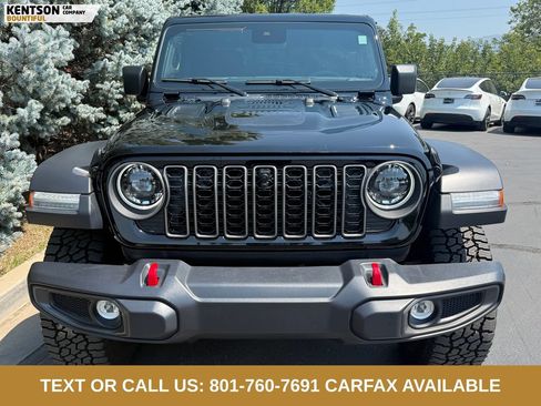 Used 2025 Jeep Gladiator Rubicon w/ Convenience Group AWD/4WD image 2