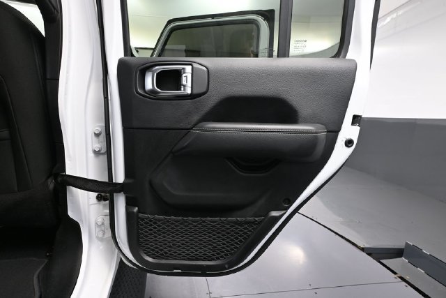 Used 2019 Jeep Wrangler Unlimited Sahara AWD/4WD image 33