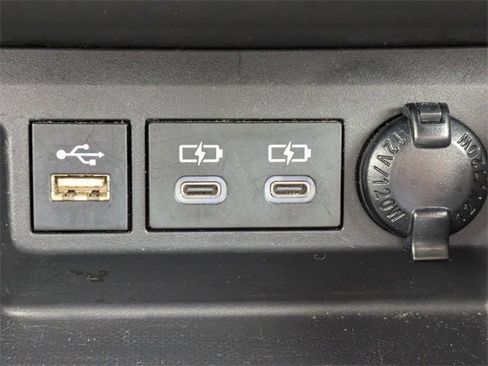 Used 2023 Toyota Highlander LE image 22