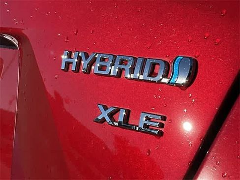 Used 2019 Toyota Prius XLE image 11
