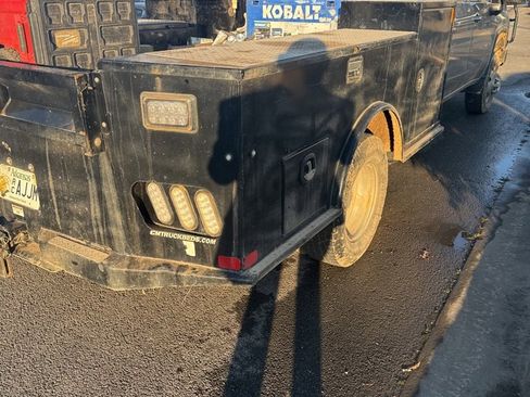 Used 2024 Chevrolet Silverado 3500 LT w/ Convenience Package image 8