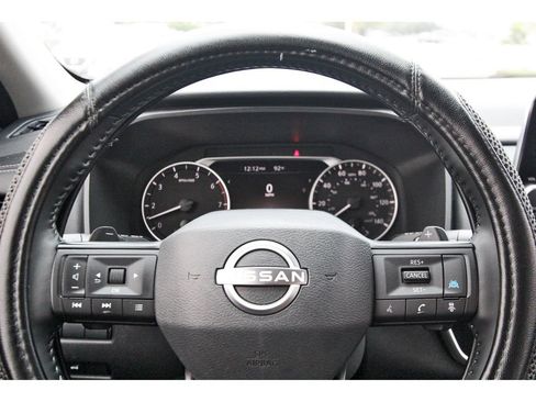 Used 2025 Nissan Rogue SV FWD image 9