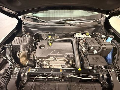 Used 2024 GMC Terrain SLT image 43