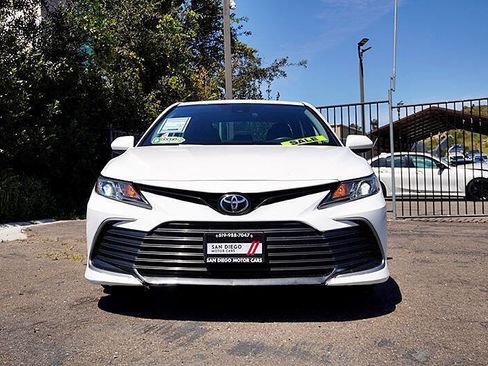 Used 2021 Toyota Camry LE image 5