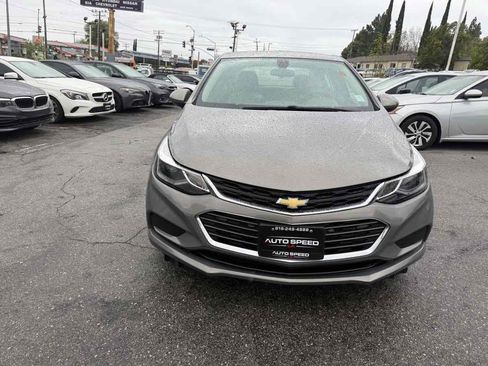 Used 2017 Chevrolet Cruze LT w/ Convenience Package image 2