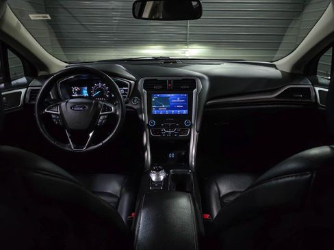 Used 2020 Ford Fusion SEL image 11