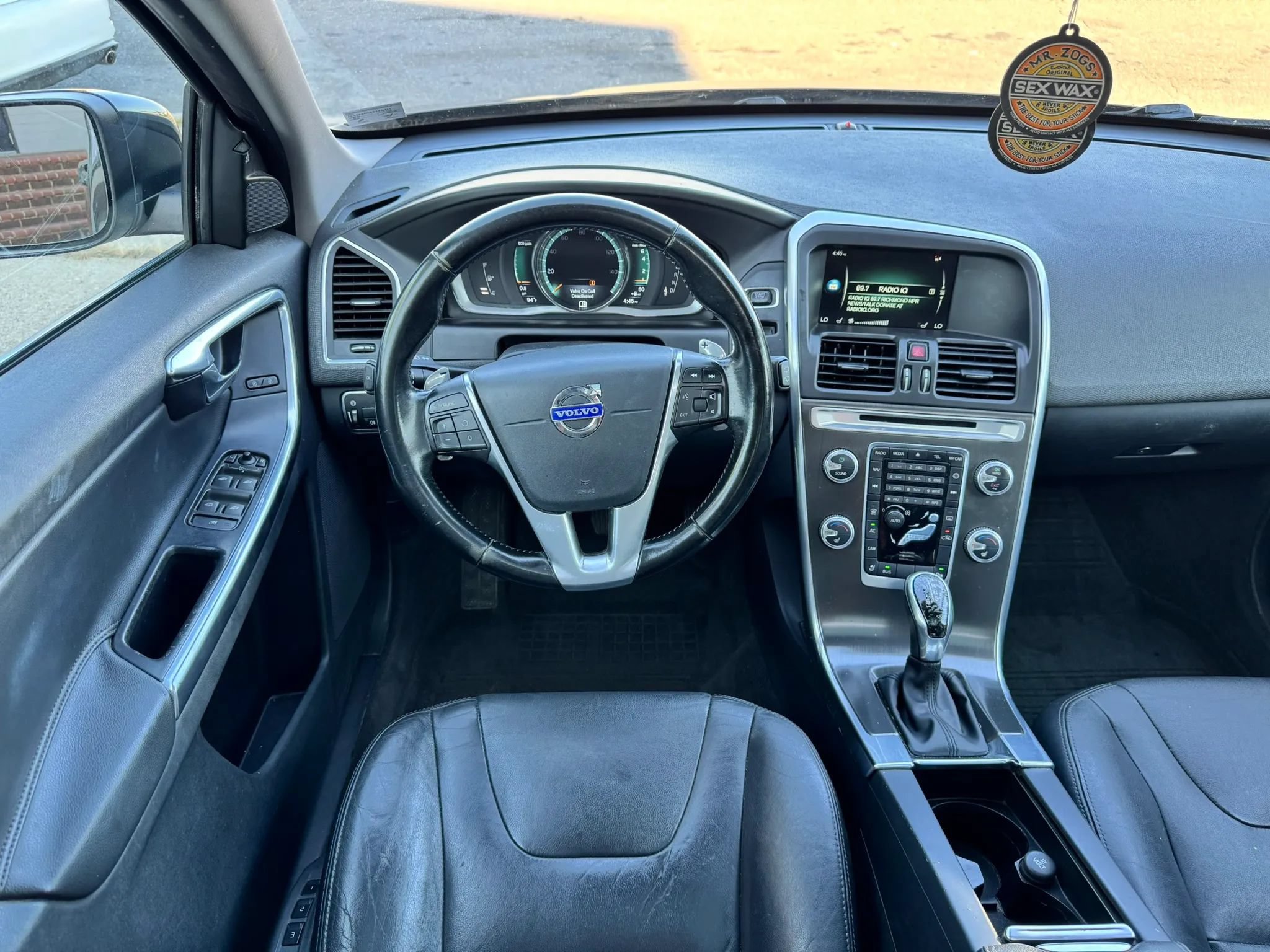 Used 2015 Volvo XC60 T6 w/ Protection Package AWD/4WD image 22