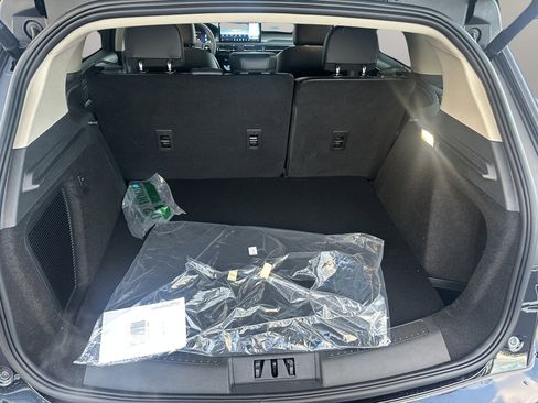 New 2026 Lincoln Corsair Premiere image 7