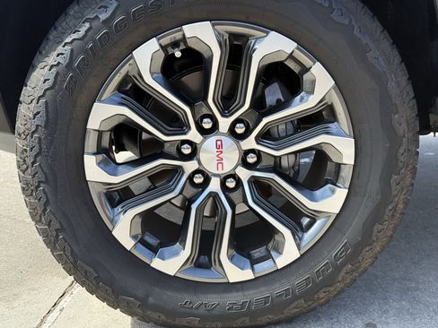 Used 2023 GMC Canyon Denali AWD/4WD image 12