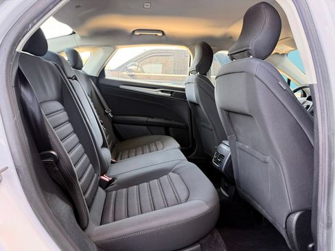 Used 2019 Ford Fusion SE FWD image 16